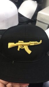 gorra bordada con ak47