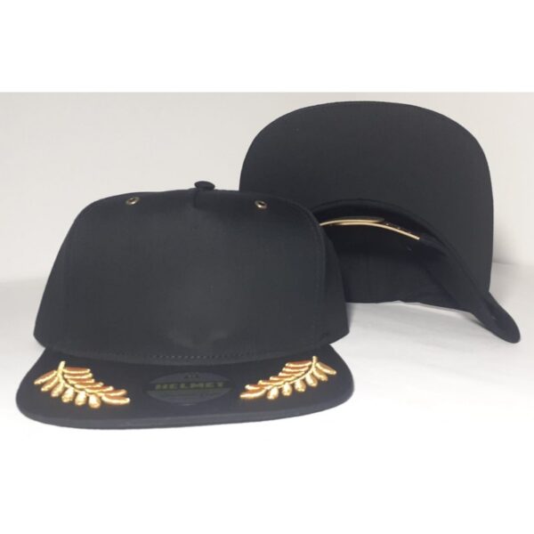 Helmet 5 Panel Negro Laurel Corto Oro