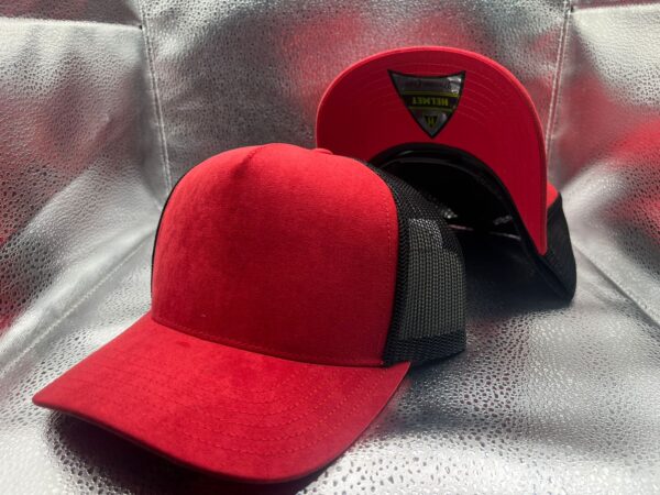 Helmet 5 Panel Suede Trucker Curva Rojo-Negro